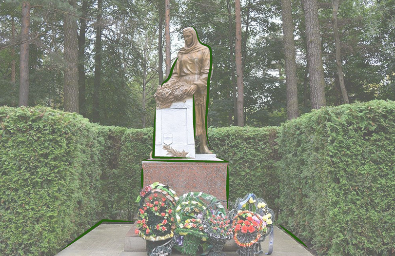 Братская могила в парке Челюскинцев