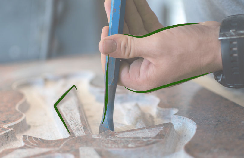 Нанесение мемориальных надписей на памятник: резьба, гравировка