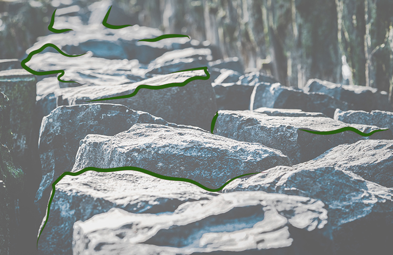 Оградка на могилу из камня: плюсы и минусы