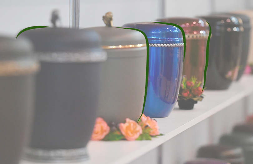 Процесс кремации: урна с прахом